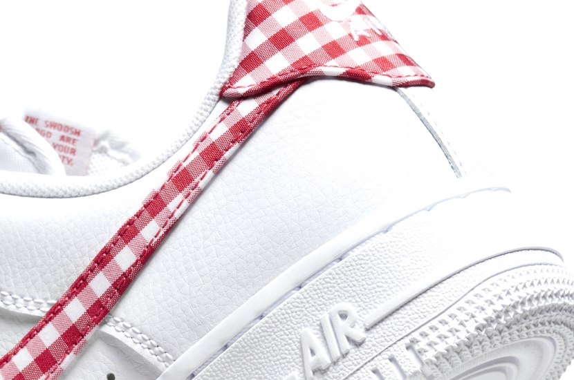 AIR FORCE 1 RED GINGHAM [DZ2784-101]